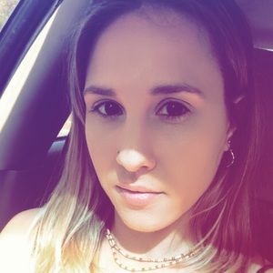 Meet your Posher, Yakira